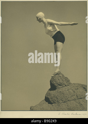 Edward Chambré Hardman archive fotografia del subacqueo la moglie Margaret a North Berwick, vicino a Bass Rock. 1929 Foto Stock