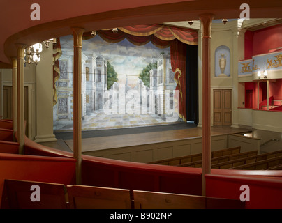 L'auditorium e in vista della tappa al Theatre Royal, Bury St Edmunds, Suffolk. Foto Stock