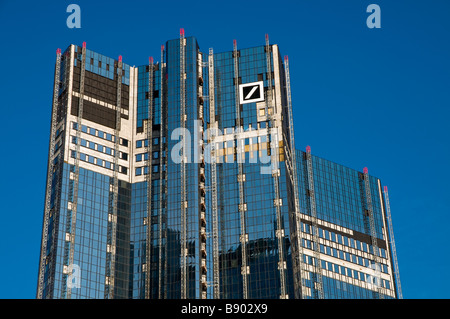 Europa Germania Francoforte sul Meno, il principale quartiere finanziario del Centro Cittadino di banca tedesca in costruzione restauro della facciata Foto Stock