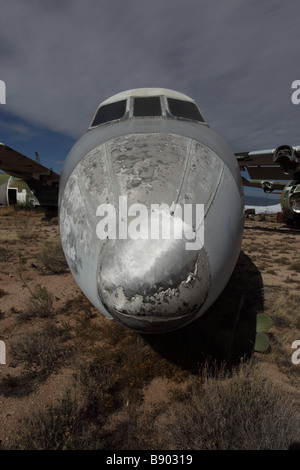 Vecchi aeromobili al restauro di aeromobili facility vicino al cimitero di aeroplano -Tucson in Arizona - USA Foto Stock