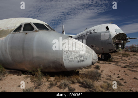 Vecchi aeromobili al restauro di aeromobili facility vicino al cimitero di aeroplano -Tucson in Arizona - USA Foto Stock