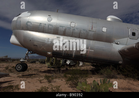 Vecchi aeromobili al restauro di aeromobili facility vicino al cimitero di aeroplano -Tucson in Arizona - USA Foto Stock