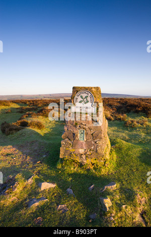 La triangolazione pilastro Trig punto su Winsford Hill nel Parco Nazionale di Exmoor Somerset Inghilterra Foto Stock