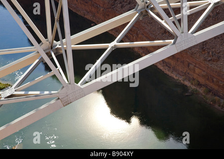 Scenic Highway US 89a attraversa il fiume Colorado in Marble Canyon oltre lo storico ponte Navajo Arizona Foto Stock