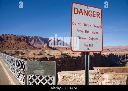 Scenic Highway US 89a attraversa il fiume Colorado in Marble Canyon oltre lo storico ponte Navajo Arizona Foto Stock
