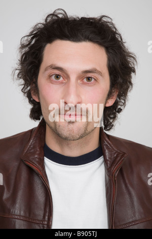 Ritratto di una metà di uomo adulto Foto Stock
