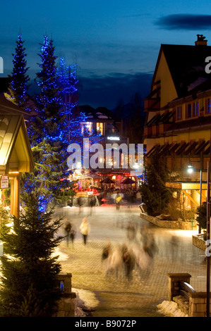 Il villaggio di Whistler in serata Foto Stock