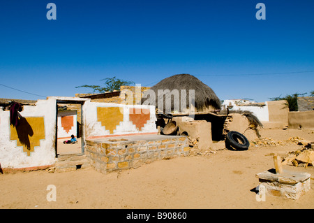 Villaggio di scena nel deserto del Thar , Rajasthan, India. Foto Stock