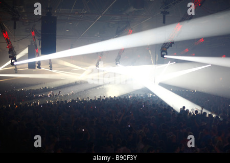 Immagine della folla durante la trance Energy 2009 in Jaarbeurs nella città di Utrecht, Paesi Bassi. Foto Stock