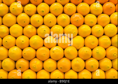 Arancio brillante allineati simmetricamente Foto Stock