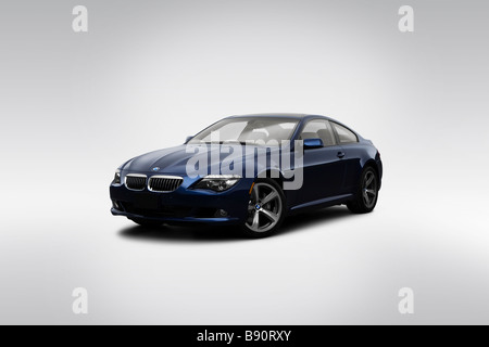 2009 BMW 6 Series 650i in blu - Vista anteriore angolare Foto Stock