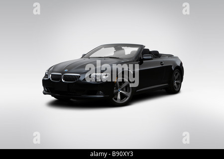 2009 BMW 6 Series 650i in nero - Vista anteriore angolare Foto Stock