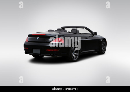 2009 BMW 6 Series 650i in nero - angolo posteriore vista Foto Stock