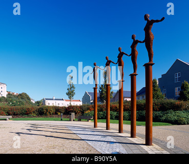 Arco di Angeli scultura dell'artista Rick Kirby a Port Marine, Portishead, Somerset, Inghilterra. Foto Stock