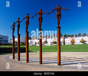 Arco di Angeli scultura dell'artista Rick Kirby a Port Marine, Portishead, Somerset, Inghilterra. Foto Stock