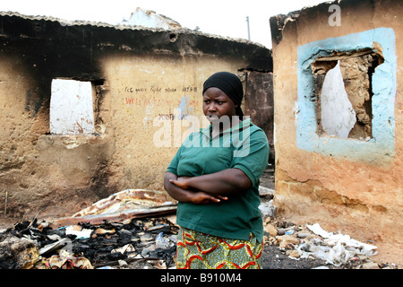 Nigeria: bruciato e devastato case a Jos, distrutto durante le violenze post elettorali nel novembre 2008 Foto Stock