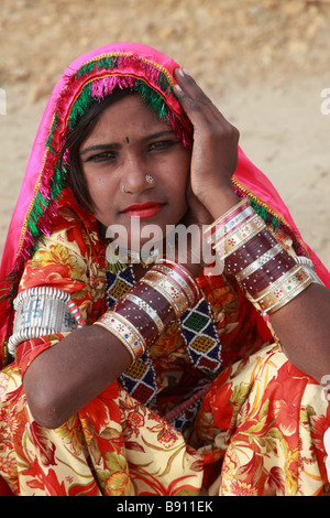 India Rajasthan Jaisalmer giovane donna di Rajasthani ritratto Foto Stock