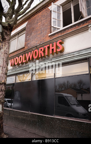 Woolworths store in Bermondsey, Londra, prima della chiusura Foto Stock