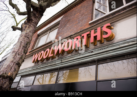 Woolworths store in Bermondsey, Londra, prima della chiusura Foto Stock