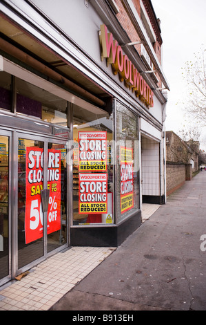 Woolworths store in Bermondsey, Londra, prima della chiusura Foto Stock