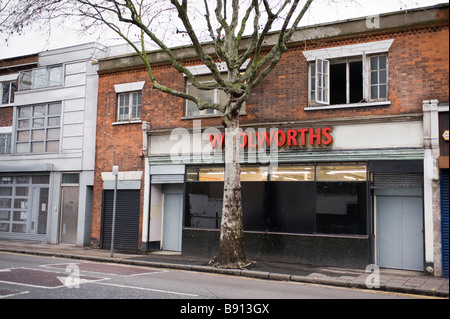 Woolworths store in Bermondsey, Londra, prima della chiusura Foto Stock