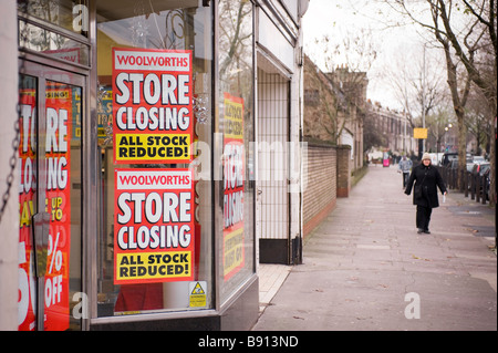 Woolworths store in Bermondsey, Londra, prima della chiusura Foto Stock