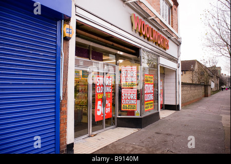 Woolworths store in Bermondsey, Londra, prima della chiusura Foto Stock