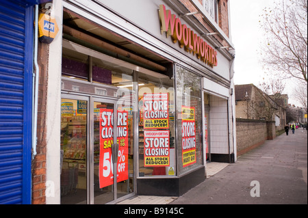 Woolworths store in Bermondsey, Londra, prima della chiusura Foto Stock