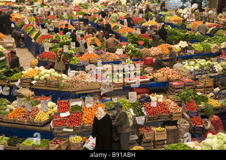 Vegetali e mercato della frutta a Konya Turchia Foto Stock