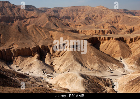 "La Valle dei Re, vista aerea di tombe da montagne tebana, 'West Bank", Luxor, Egitto Foto Stock