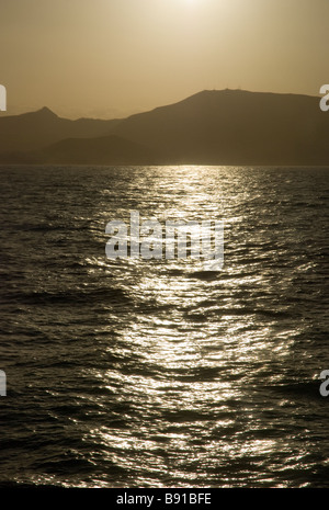 Tenerife è fotografato dal traghetto che opera tra Santa Cruz de La Palma e Los Cristianos (Isole Canarie). Foto Stock