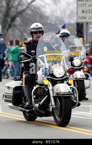 Funzionario di polizia sul motociclo in Perth Amboy, NJ USA Foto Stock