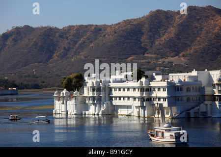 India Rajasthan Udaipur Lago Pichola Lake Palace Hotel Foto Stock