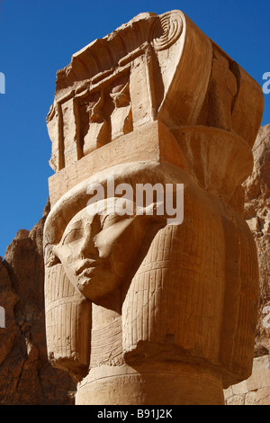 Hathor-colonna, Hathor Cappella, Tempio mortuario della Regina Hatshepsut, 'Deir el-Bahri', 'West Bank", Luxor Foto Stock