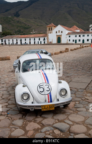 Herbie "lovebug" nella piazza principale di Ville de Leyva, Colombia Foto Stock