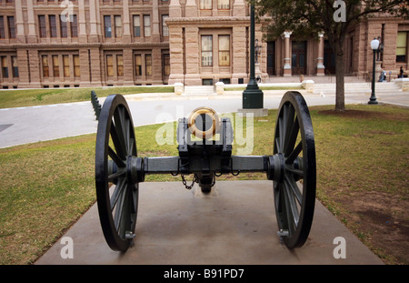 Ottone antico cannone al Texas Capitol Building, Austin. Foto Stock