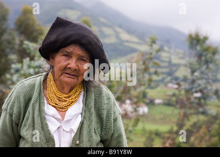 Anziani Quechua donna, Provincia di Otavalo, Ecuador Foto Stock