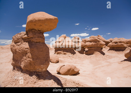 Strano cartoon come formazione di roccia presso il parco statale Goblin Valley nello Utah, Stati Uniti d'America. Foto Stock