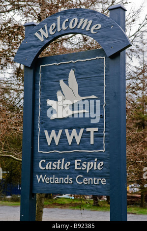 Segno ad entrata anteriore al Castle Espie, Wildfowl and Wetlands Trust (WWT), dalla pettinatrice, Irlanda del Nord Foto Stock