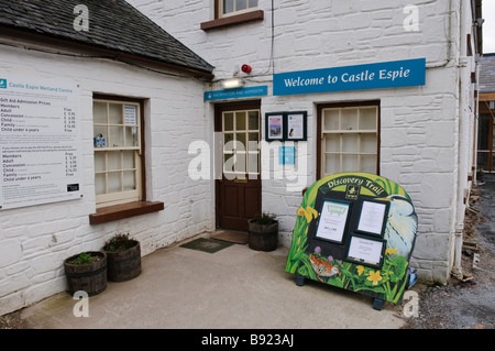 Ingresso anteriore per Castle Espie, Wildfowl and Wetlands Trust (WWT), dalla pettinatrice, Irlanda del Nord Foto Stock