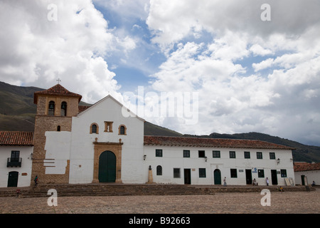 La piazza principale della storica cittadina colombiana di Villa de Leyva Foto Stock