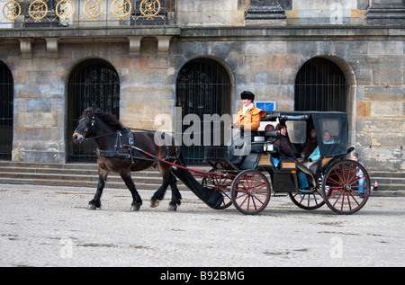 Dutch carro trainato da cavalli Dam Square Amsterdam Foto Stock