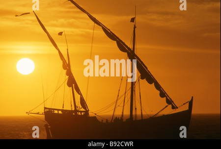 Silhouette della replica di dimensioni reali di Diaz s caravel Mossel Bay Western Cape Province Sud Africa Foto Stock