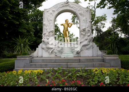 Statua di Johann Strauss in Stadtpark a Vienna Austria Foto Stock