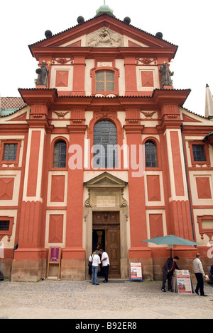 Basilica di San Giorgio al Castello di Praga Prazsky Hrad precinct Praga Repubblica Ceca Foto Stock