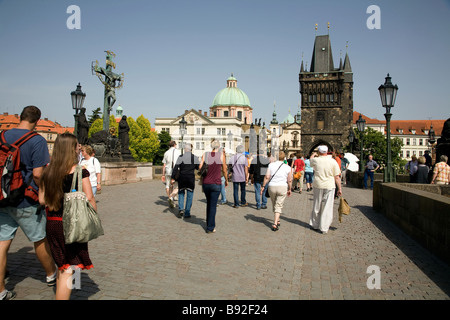 Sempre popolare il Ponte Carlo Karluv più a Praga Repubblica Ceca Foto Stock