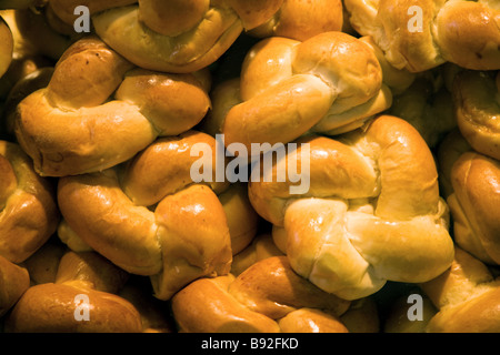 Rotoli di pane sul display a Kleinmarkthalle in Frankfurt am Main Germania Foto Stock