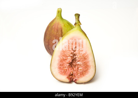 Fichi freschi isolato su un bianco di sfondo per studio Foto Stock