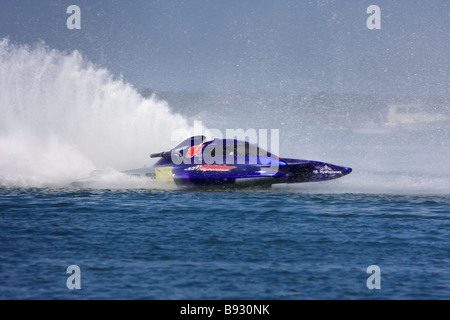 Corse aliscafo sul lago Foto Stock