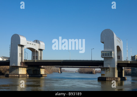 Il Troy Isola Verde ponte sopra il fiume Hudson è un sollevatore mobile ponte levatoio Troy New York Foto Stock